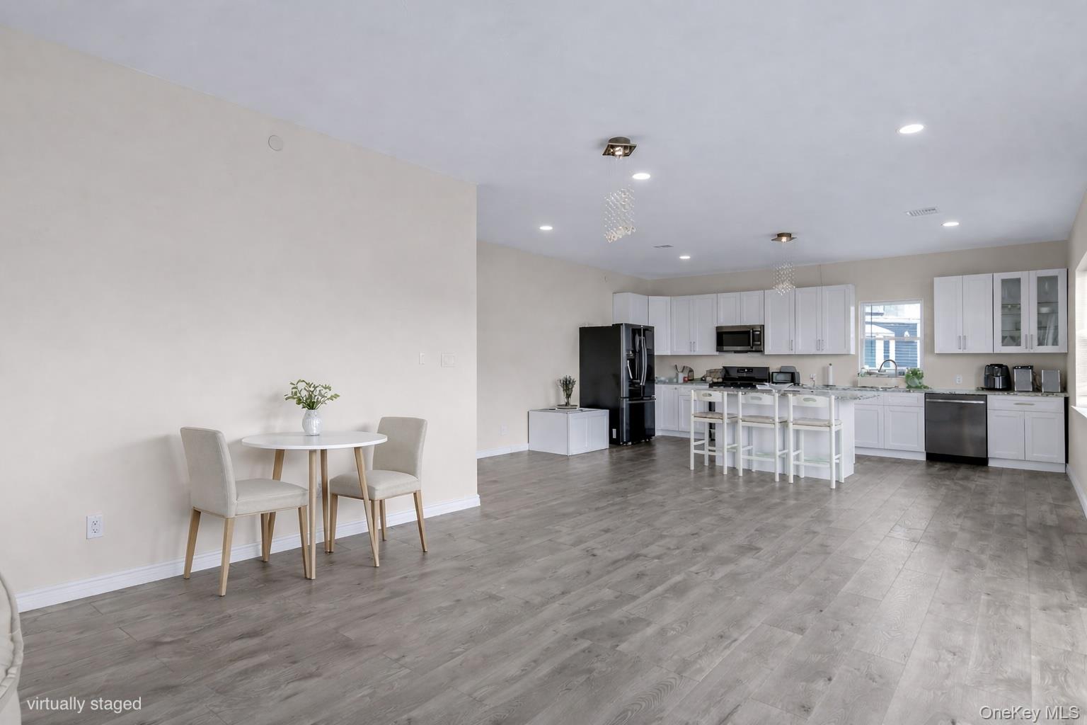 #5 photo, 125 S Bay Drive, Саффолк ‖ Babylon , NY 11702