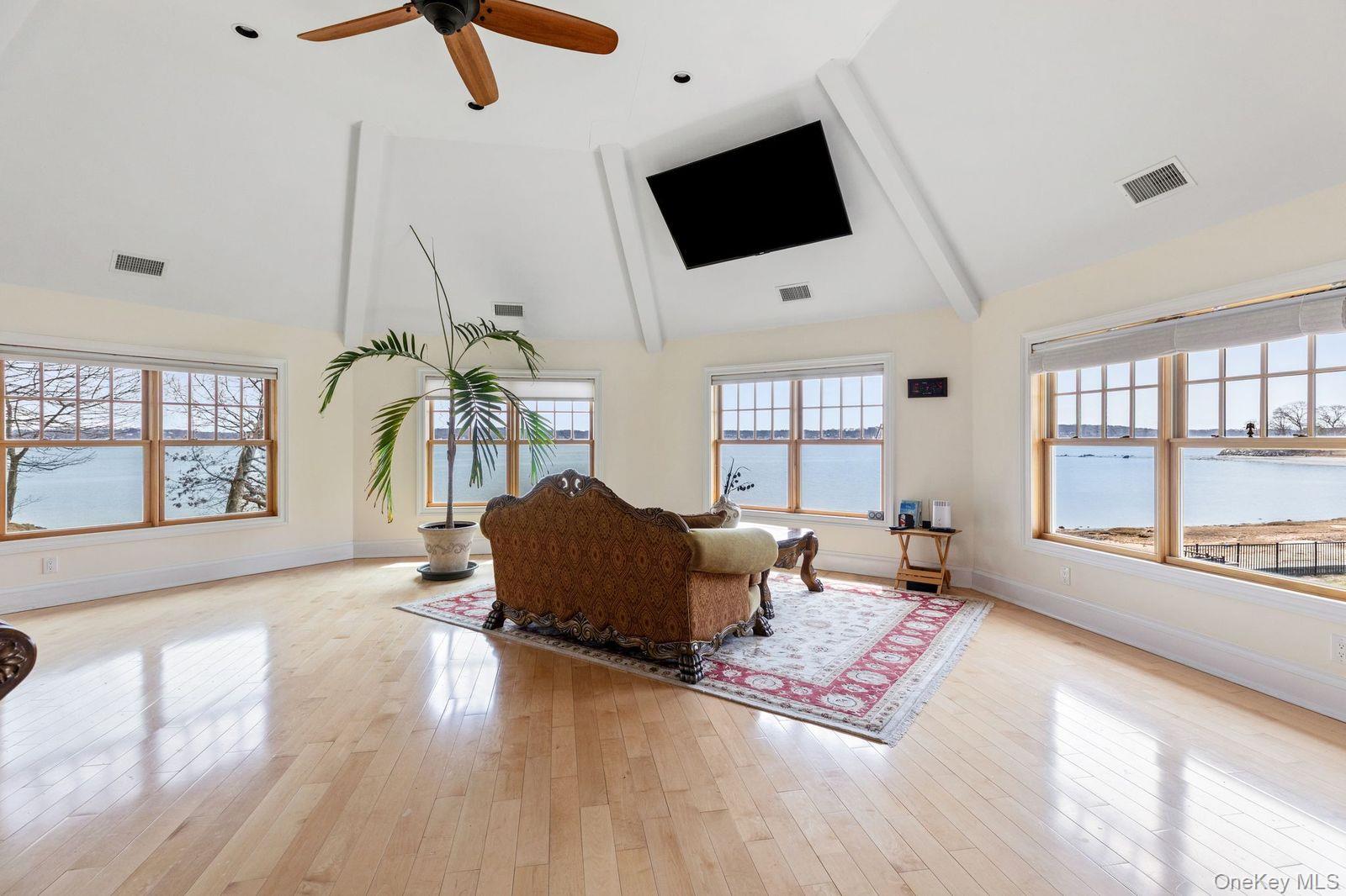 #20 photo, 33 Beach Road, サフォーク郡 Northport , NY 11768