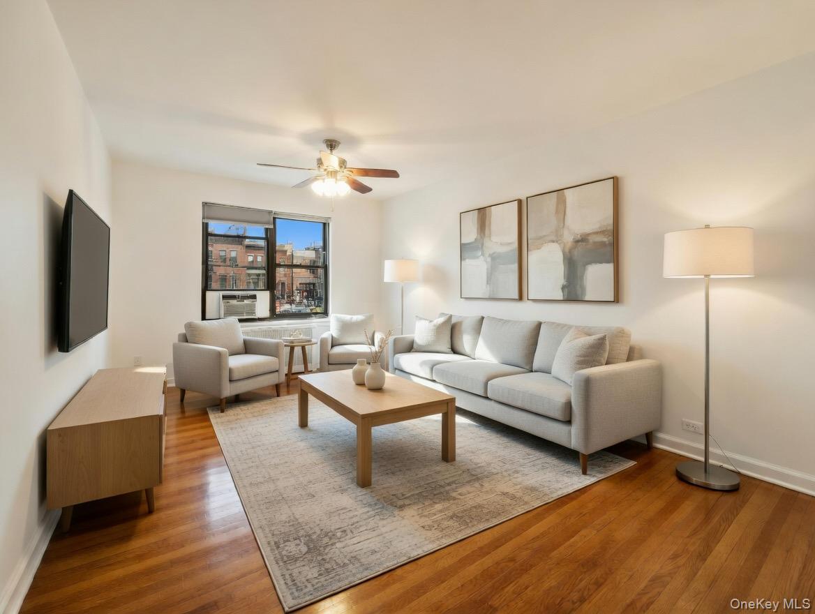 #2 photo, 22-08 76th Street, クイーンズ区 East Elmhurst , NY 11370