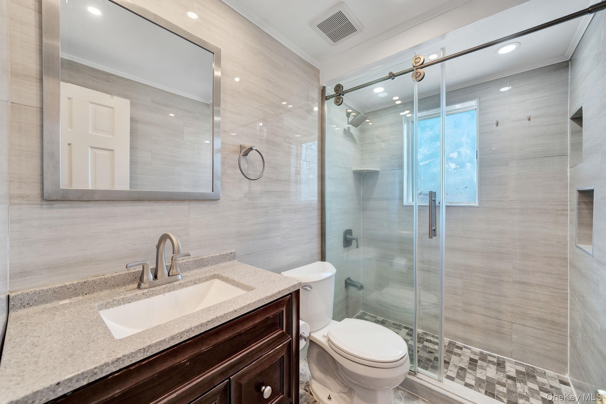 #15 photo, 76 Balcom Road, Нассау ‖ Farmingdale , NY 11735