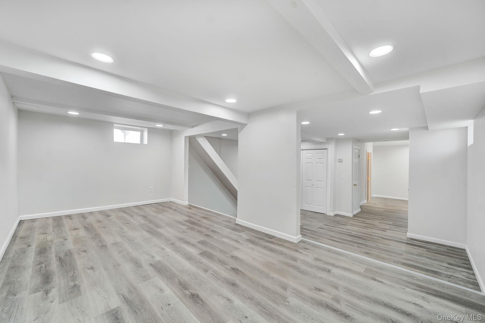 #17 photo, 76 Balcom Road, Нассау ‖ Farmingdale , NY 11735