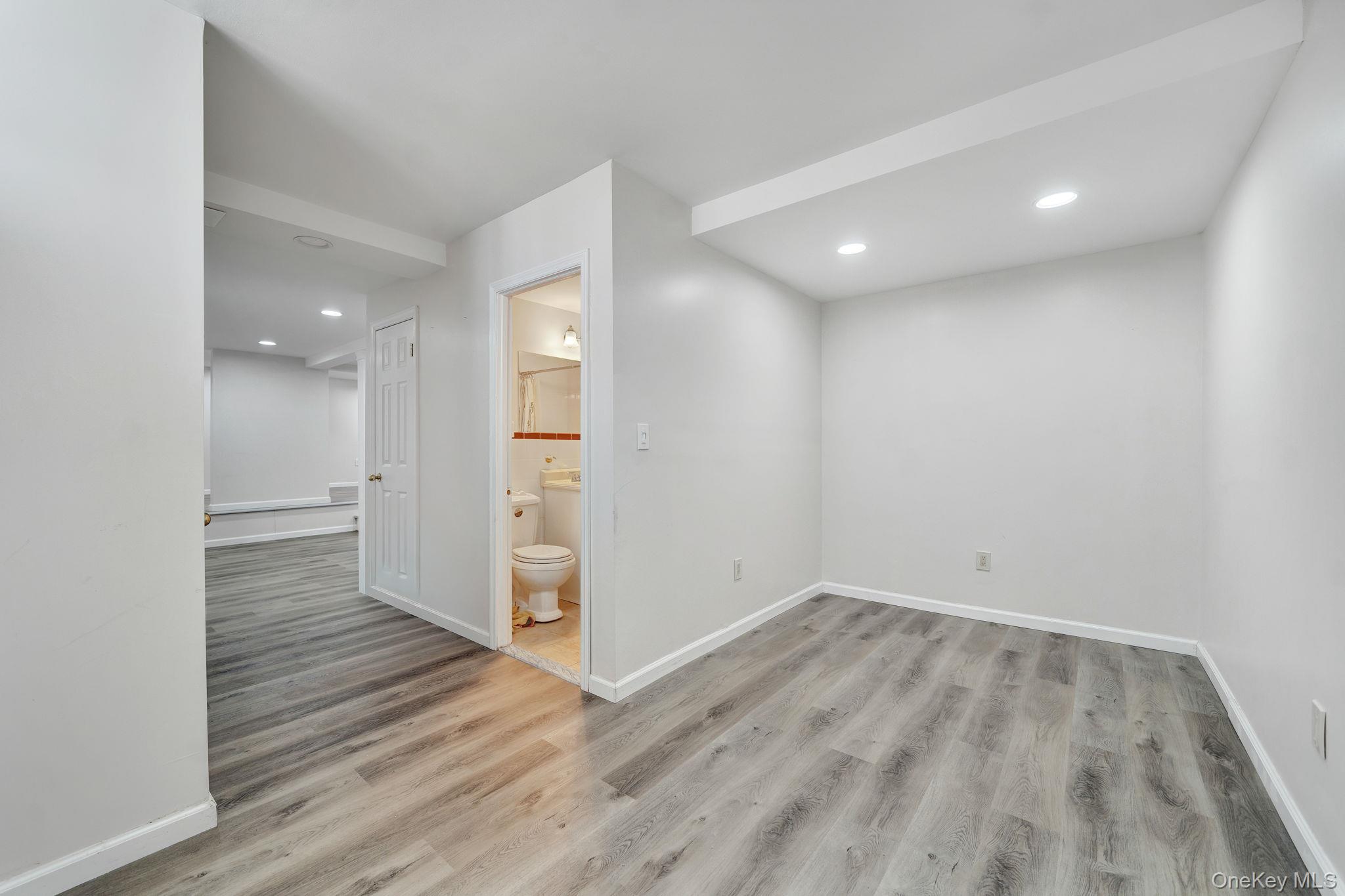 #18 photo, 76 Balcom Road, Нассау ‖ Farmingdale , NY 11735