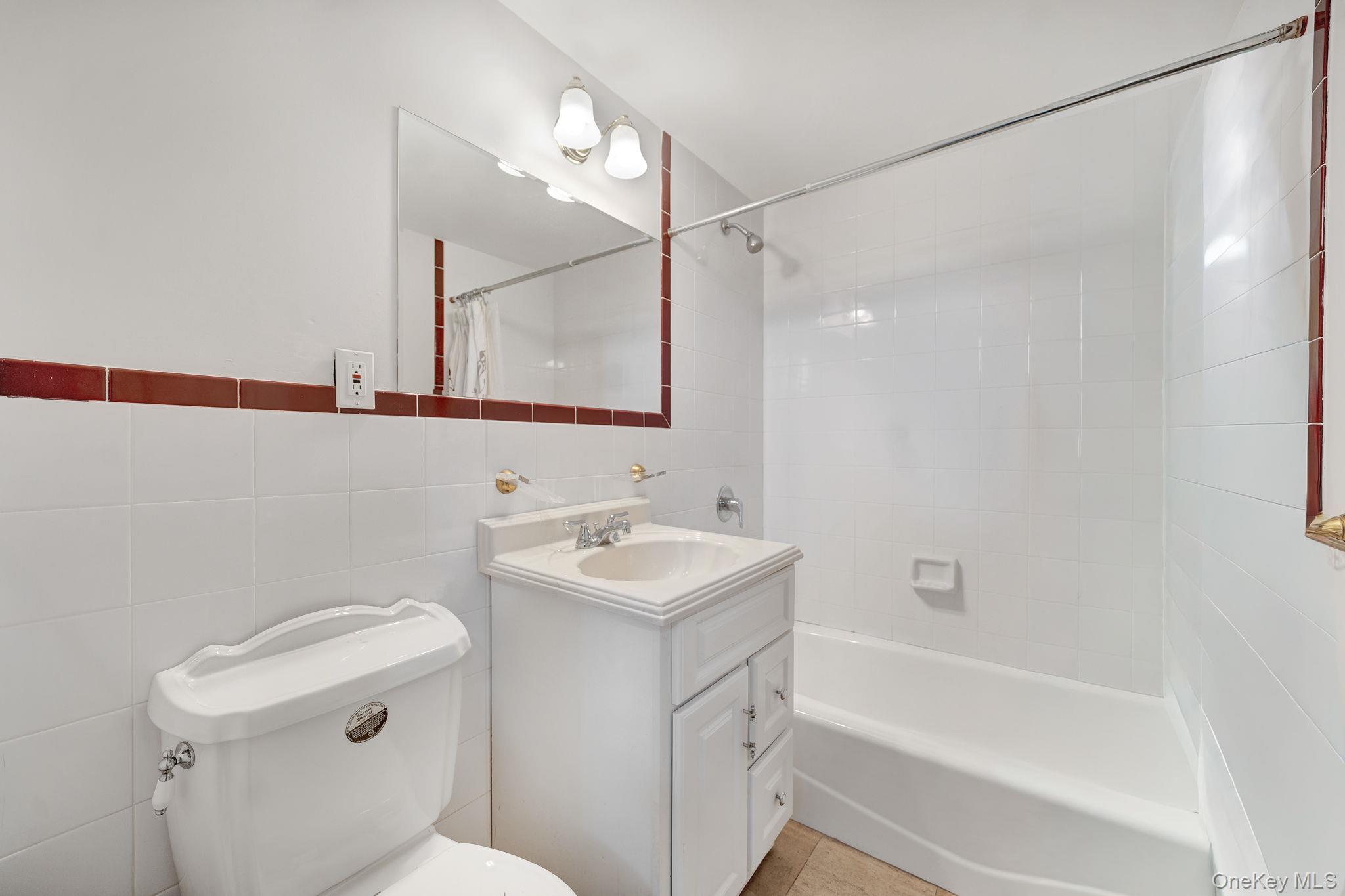 #19 photo, 76 Balcom Road, Нассау ‖ Farmingdale , NY 11735