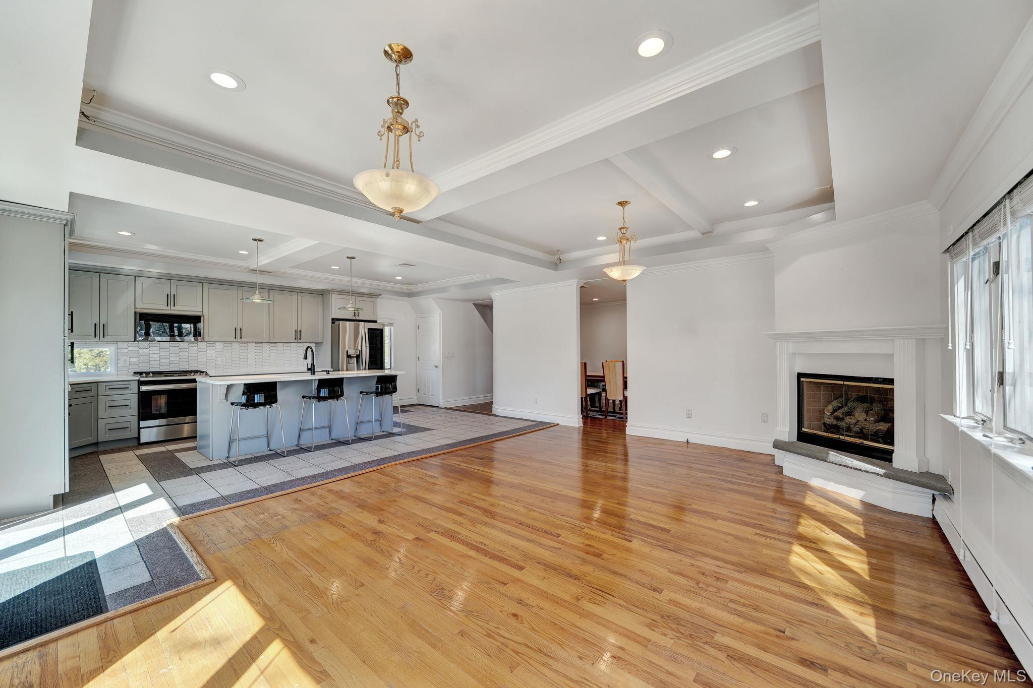 #6 photo, 76 Balcom Road, Нассау ‖ Farmingdale , NY 11735