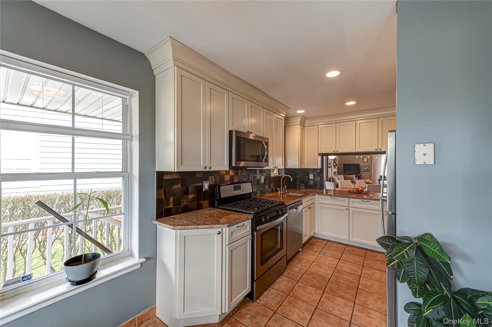 #5 photo, 83 Broadlawn Drive, Саффолк ‖ Central Islip , NY 11722
