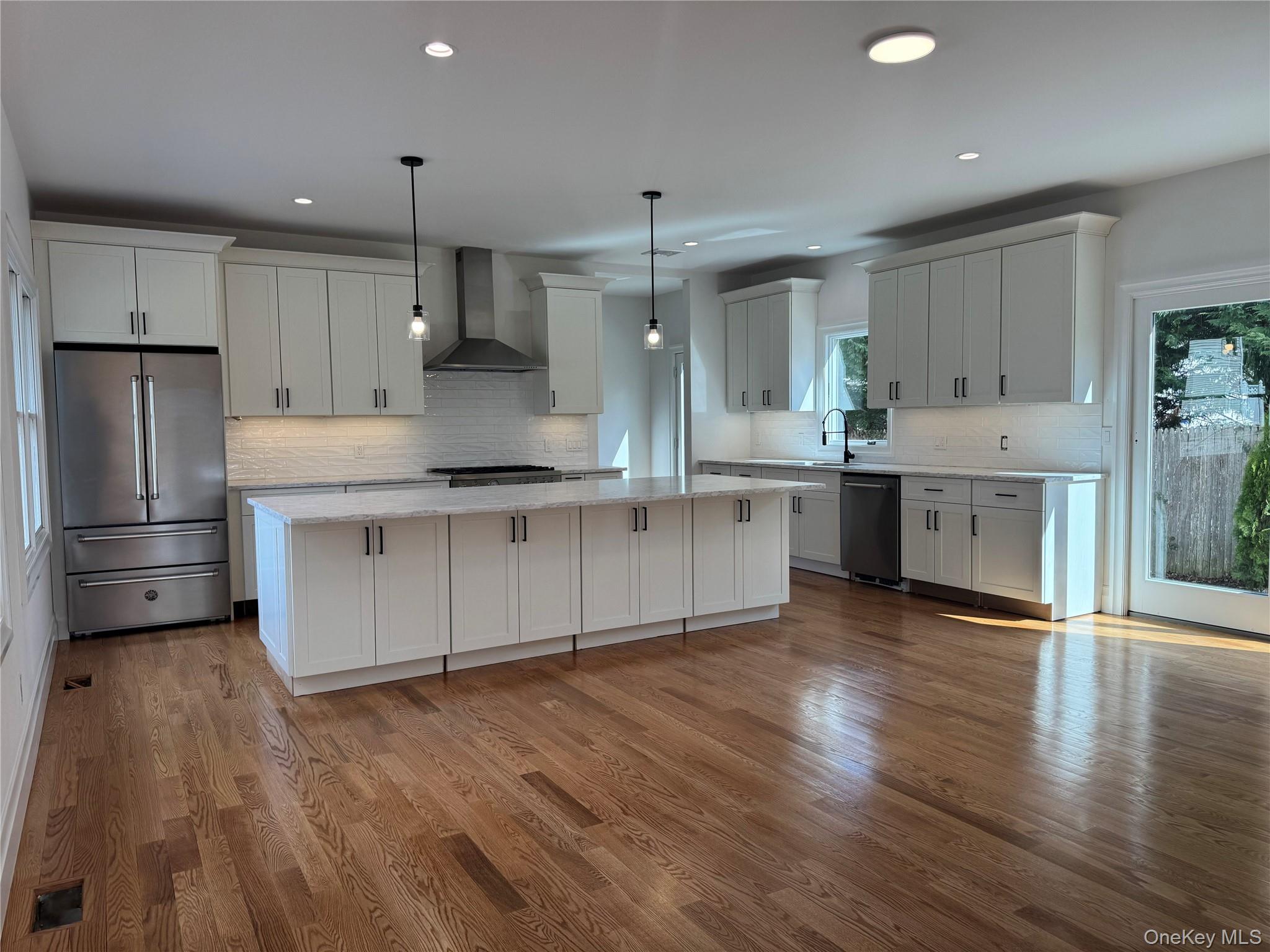 #2 photo, 11 First Street, ナッソー郡 Glenwood Landing , NY 11547