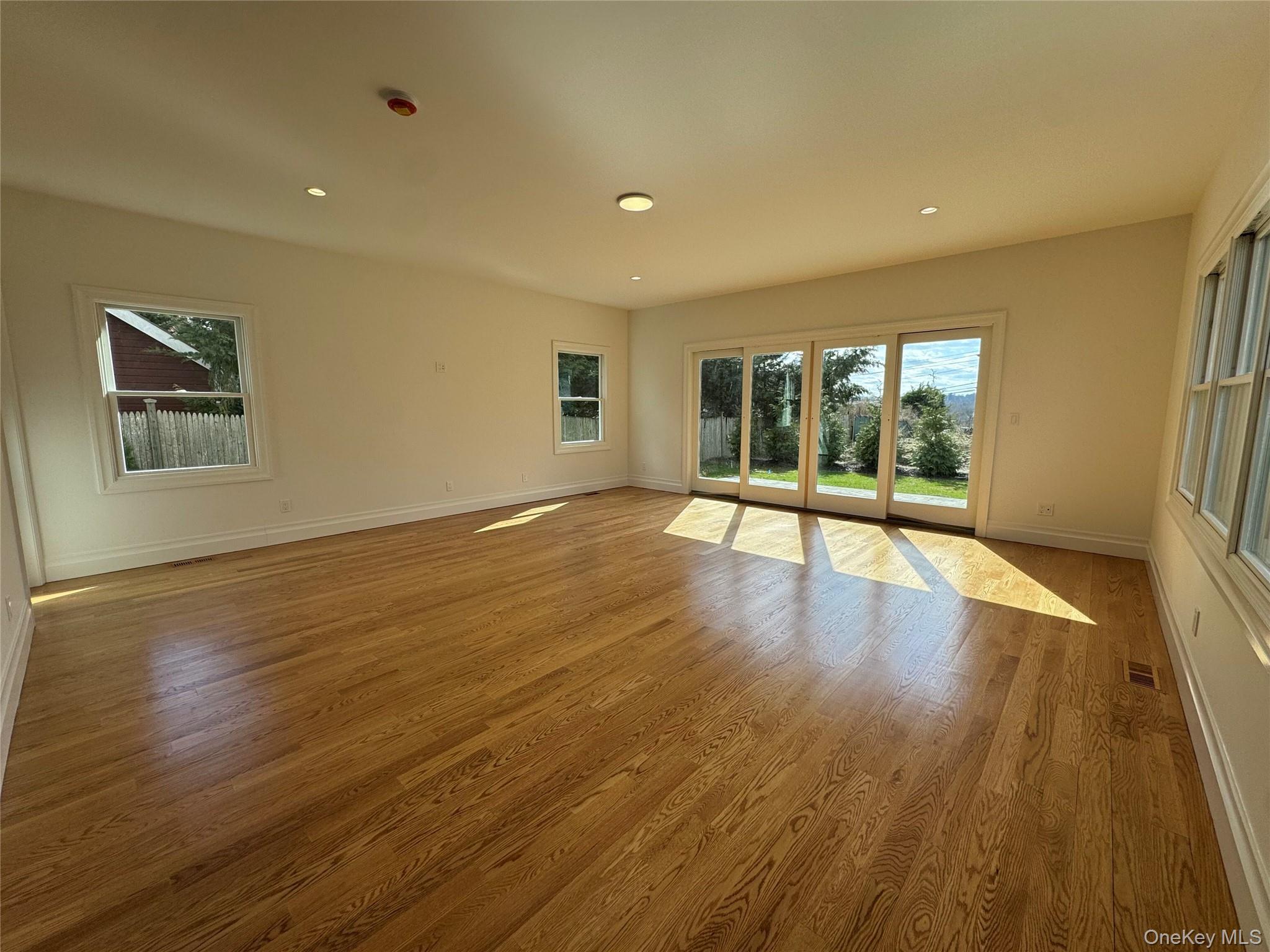 #3 photo, 11 First Street, ナッソー郡 Glenwood Landing , NY 11547