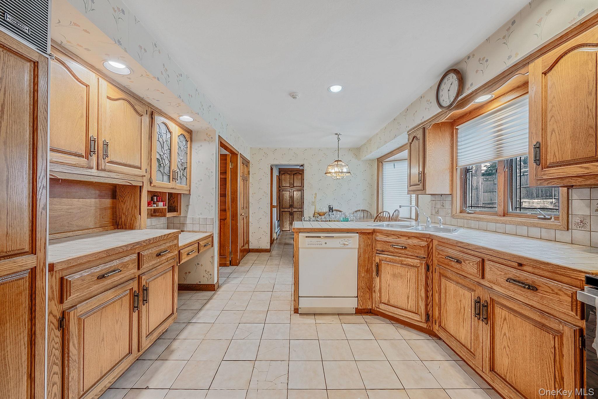 #9 photo, 46 Anita Place, Нассау ‖ Farmingdale , NY 11735