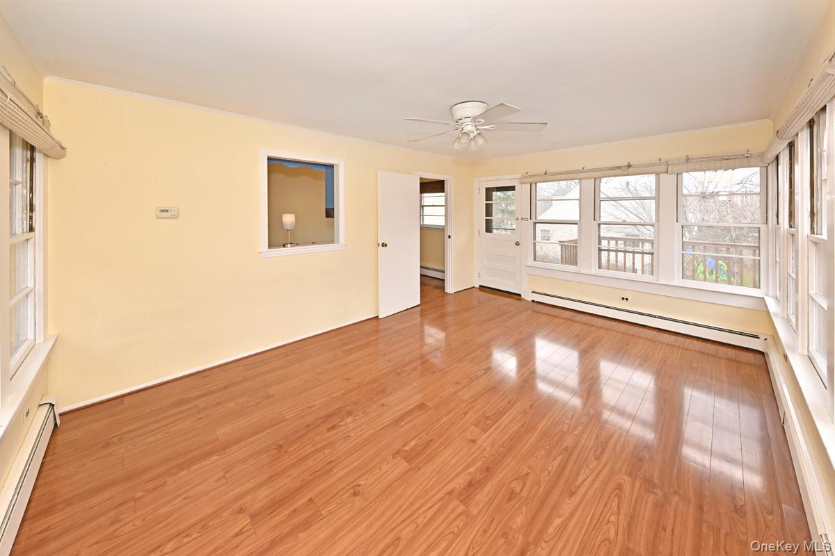 #15 photo, 160 E Willow Tree Road, 紐約州 Spring Valley , NY 10977