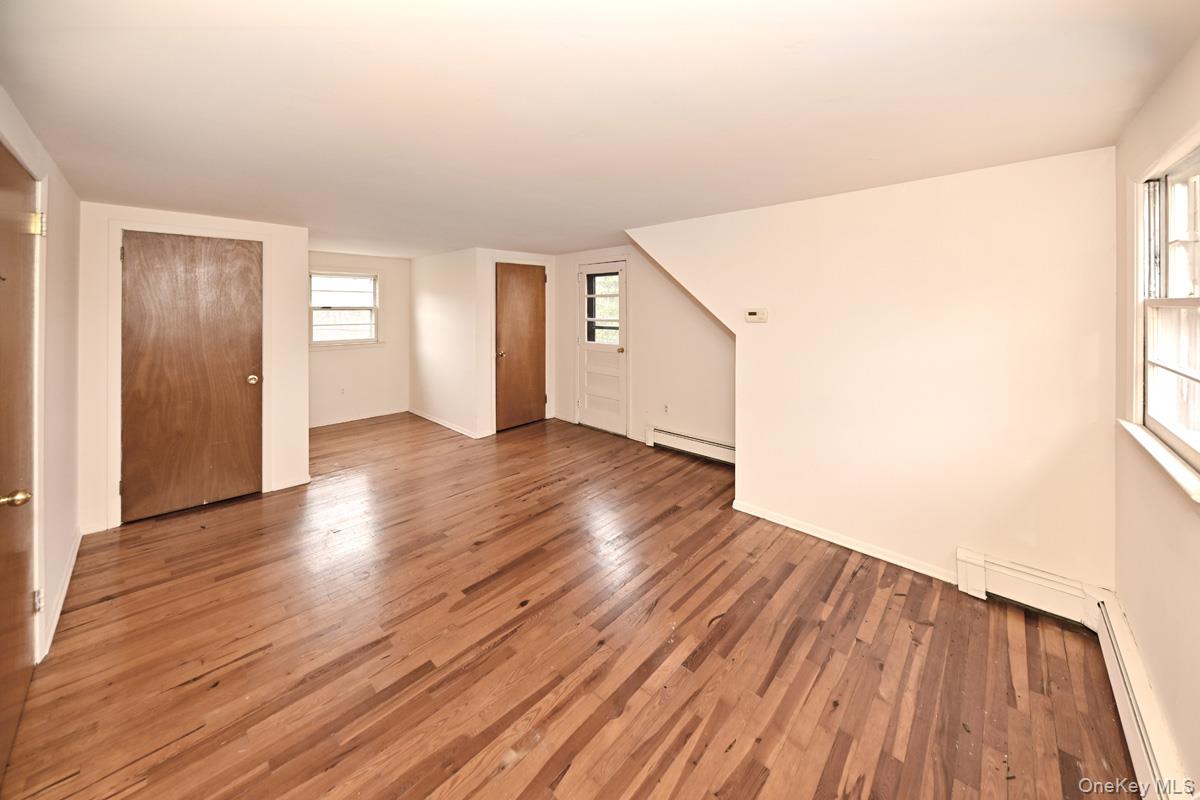 #16 photo, 160 E Willow Tree Road, 紐約州 Spring Valley , NY 10977