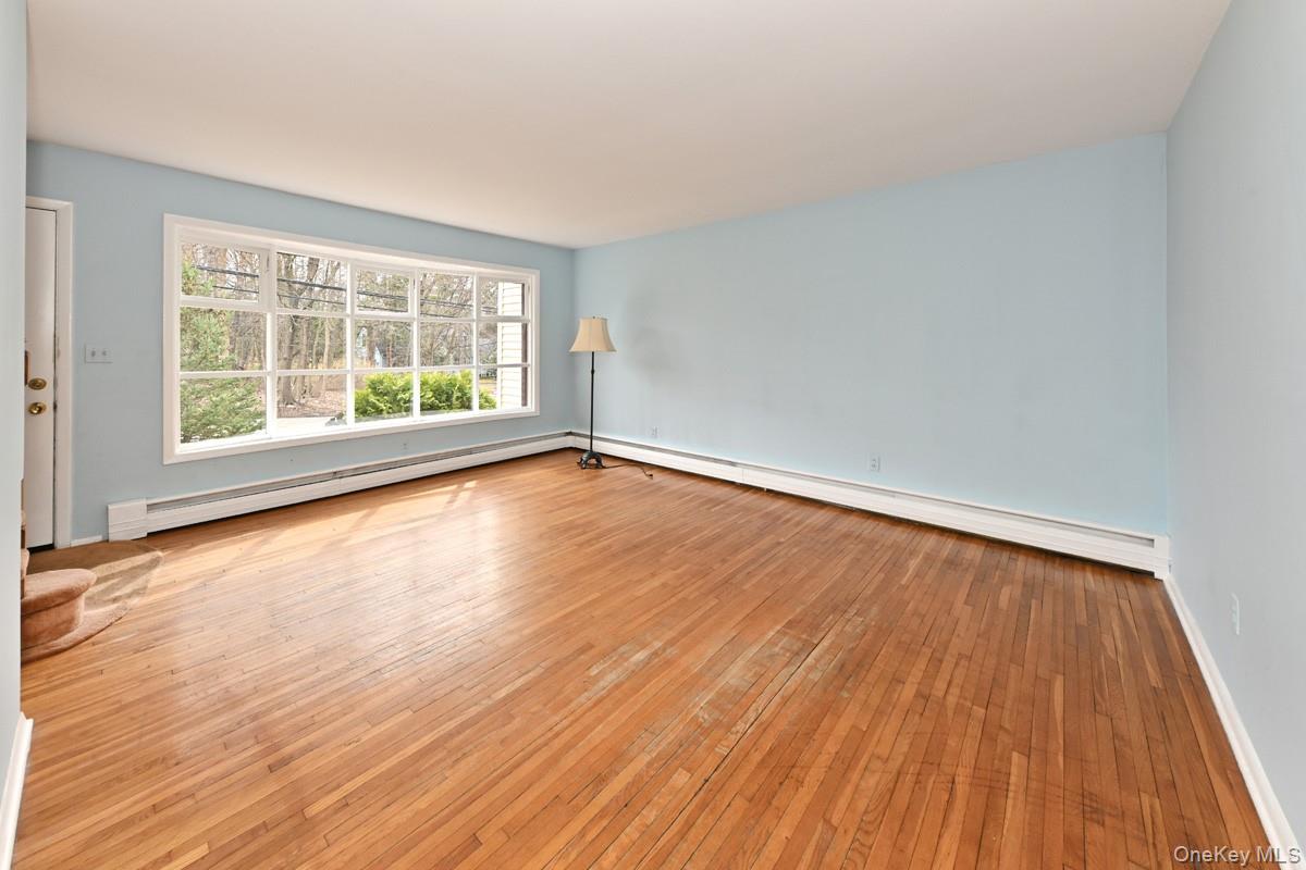 #5 photo, 160 E Willow Tree Road, 紐約州 Spring Valley , NY 10977