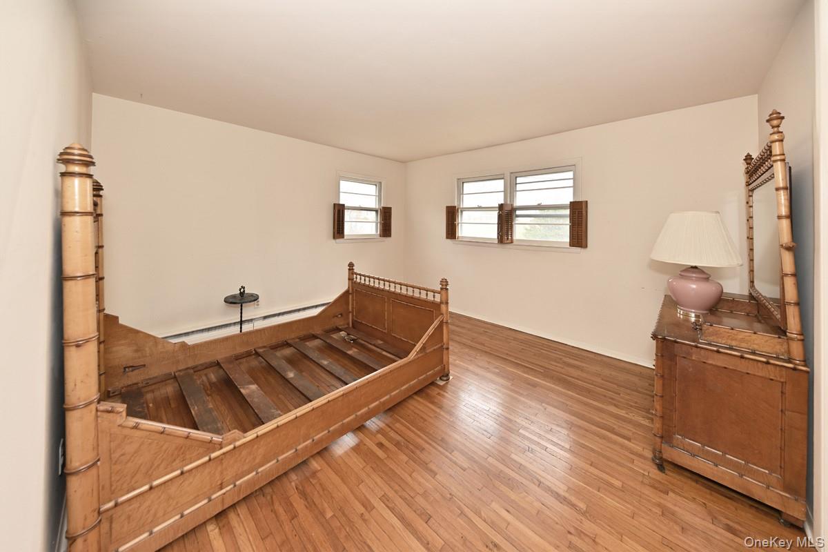 #9 photo, 160 E Willow Tree Road, 紐約州 Spring Valley , NY 10977