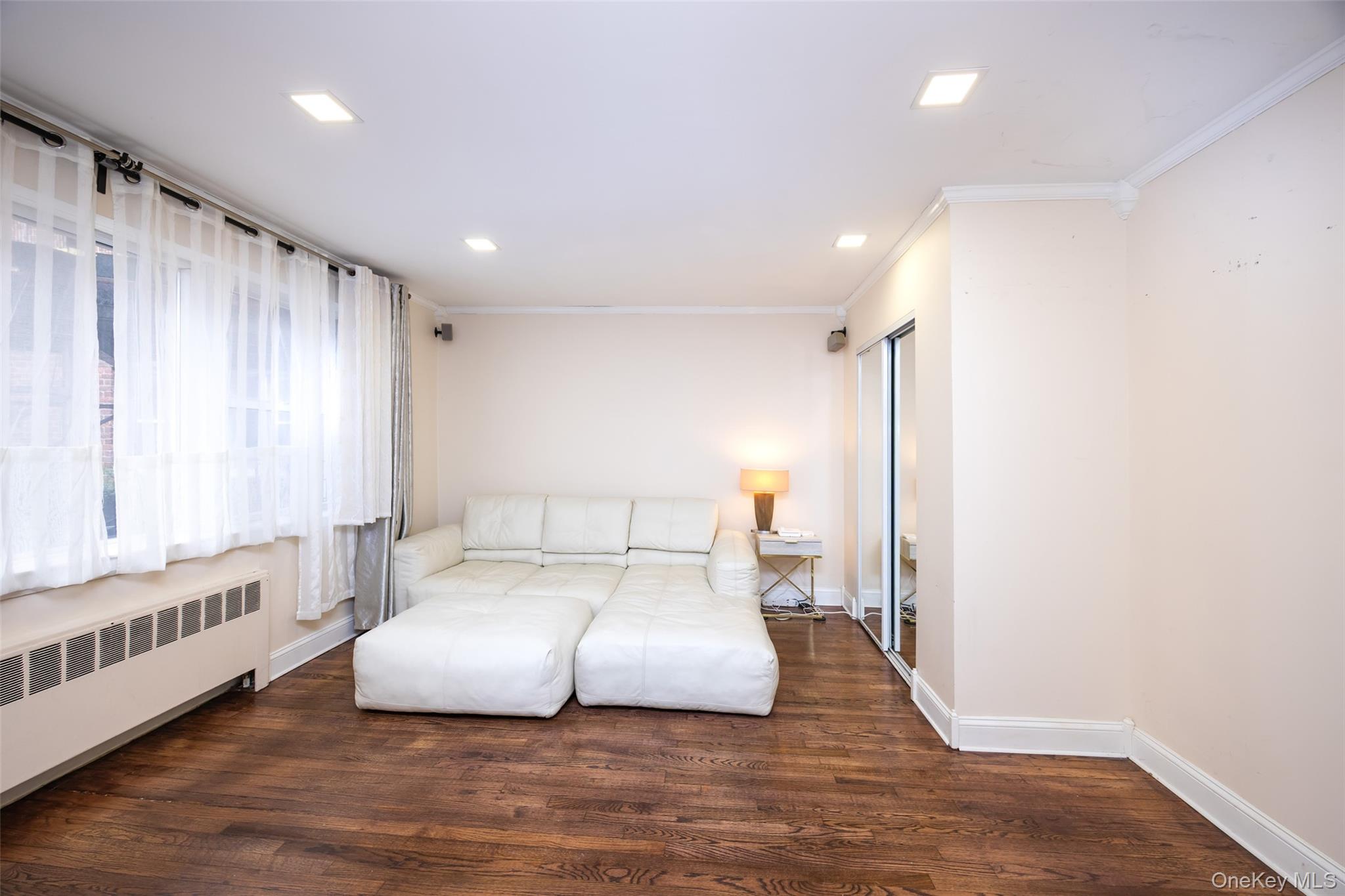 #2 photo, 13835 Jewel Avenue, クイーンズ区 Kew Garden Hills , NY 11367