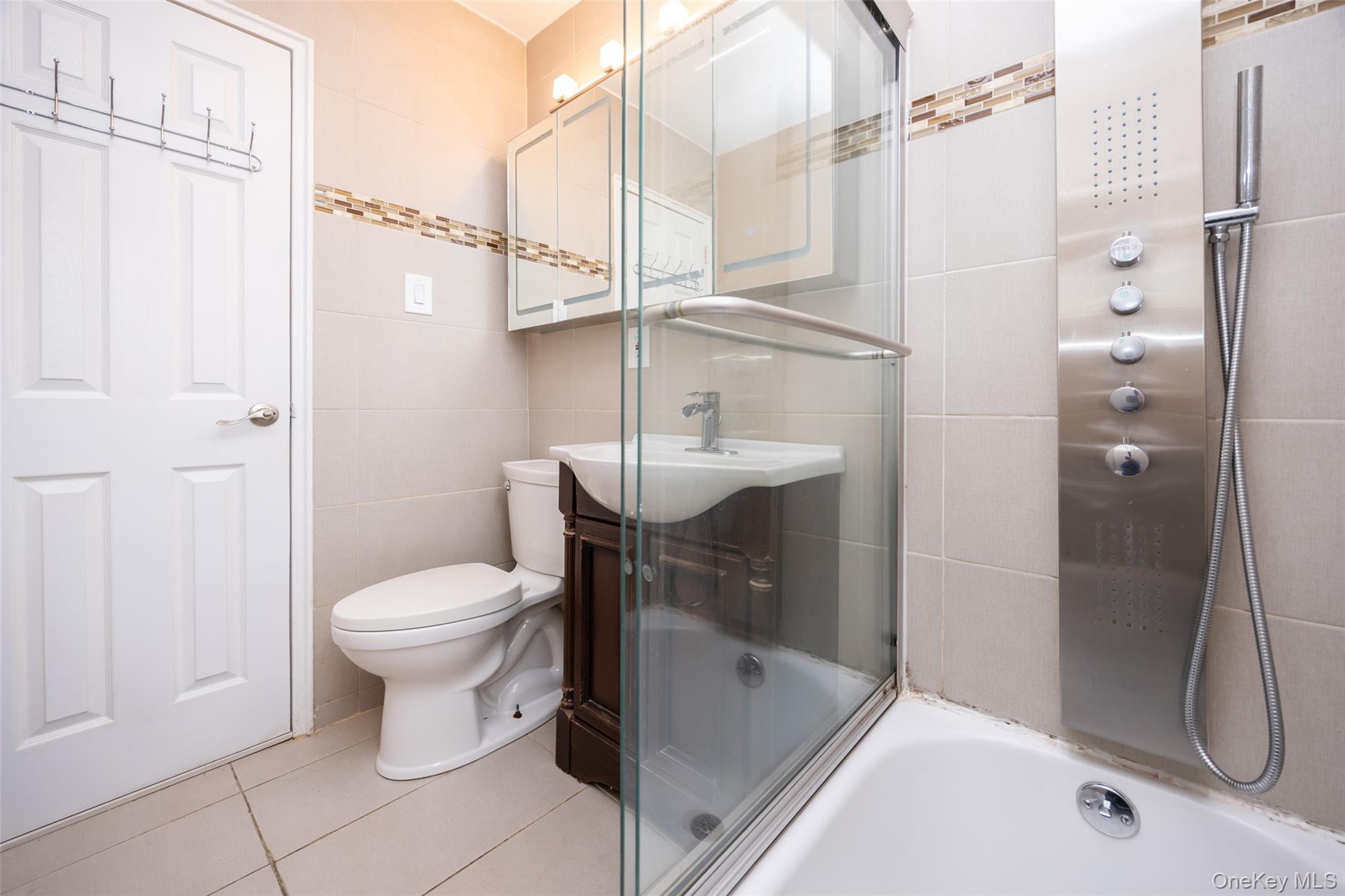 #7 photo, 13835 Jewel Avenue, クイーンズ区 Kew Garden Hills , NY 11367