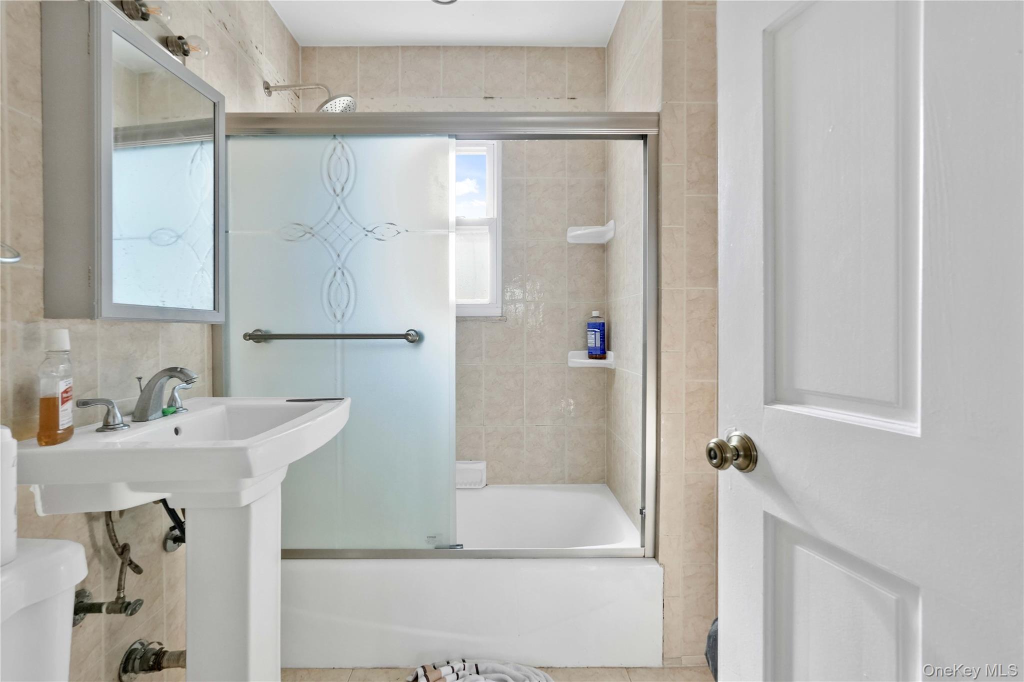 #19 photo, 136-76 71st Road, クイーンズ区 Kew Garden Hills , NY 11367