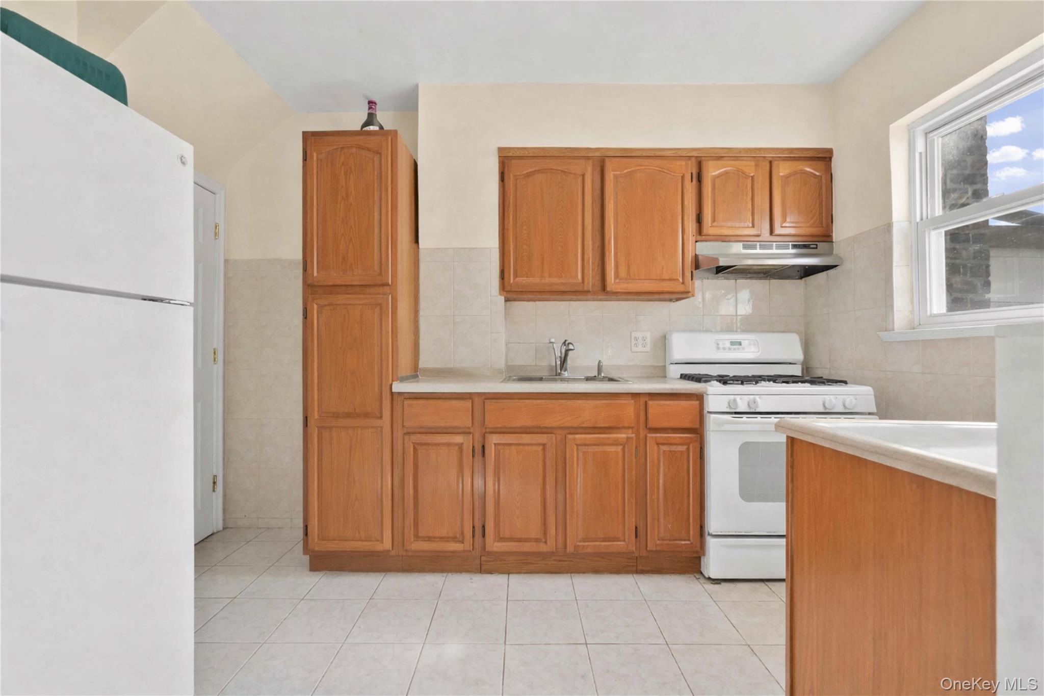 #6 photo, 136-76 71st Road, クイーンズ区 Kew Garden Hills , NY 11367