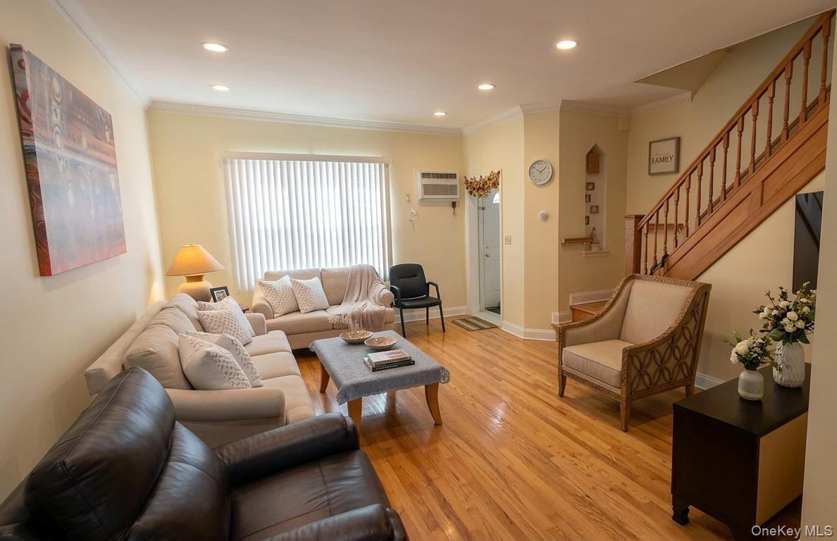 #3 photo, 31-21 76th Street, クイーンズ区 East Elmhurst , NY 11370