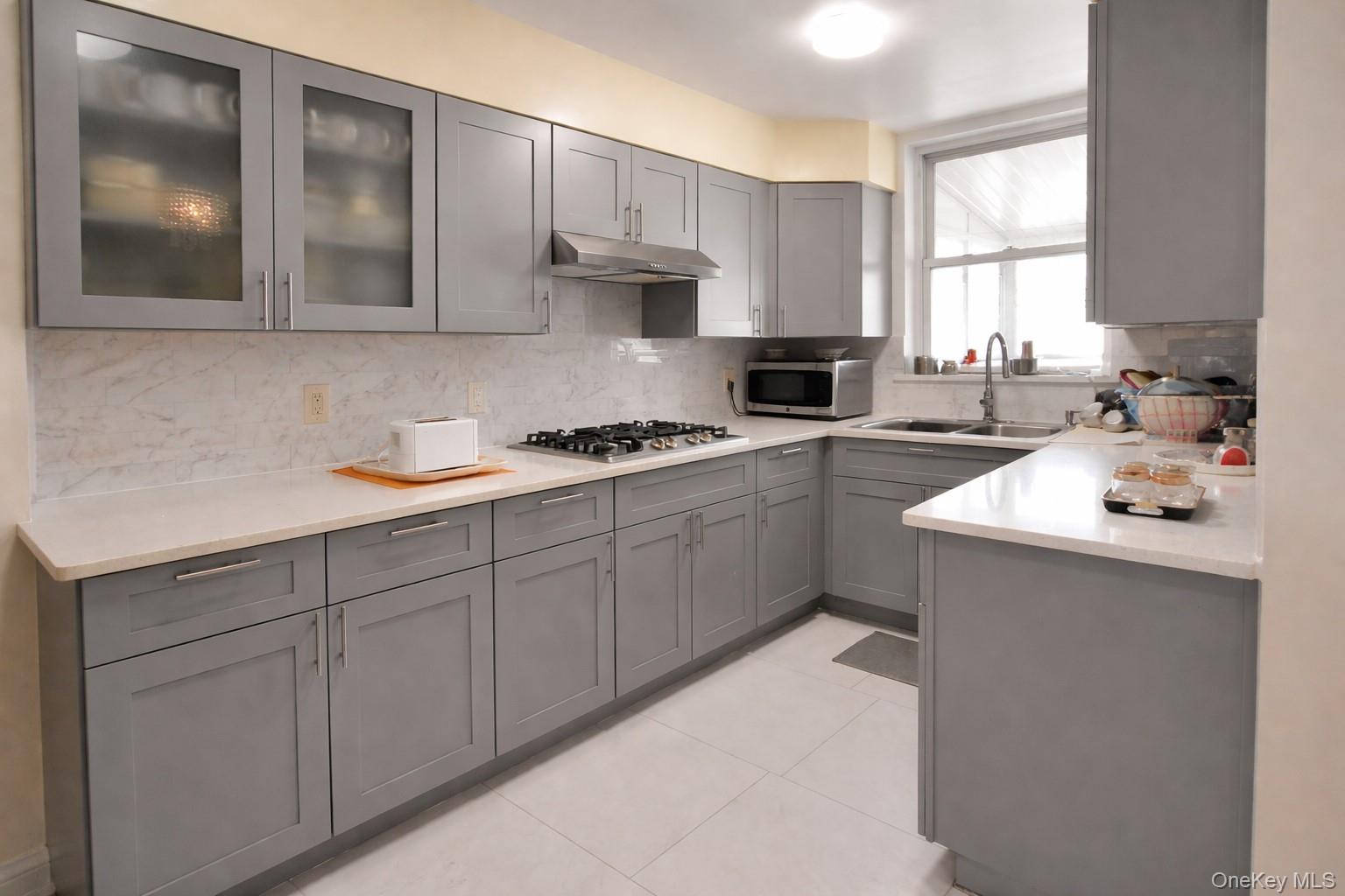 #4 photo, 31-21 76th Street, クイーンズ区 East Elmhurst , NY 11370