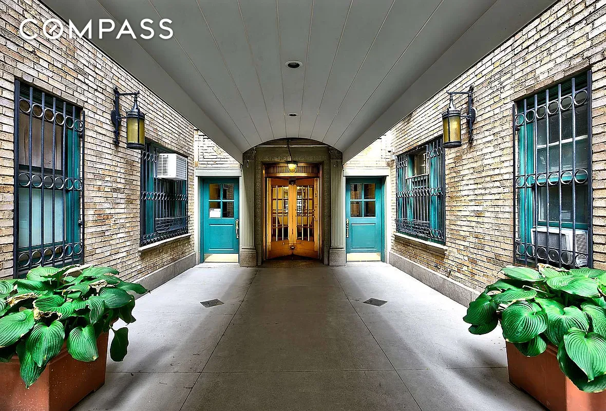 #13 photo, 325 W 45th Street, マンハッタン Hell's Kitchen , NY 10036