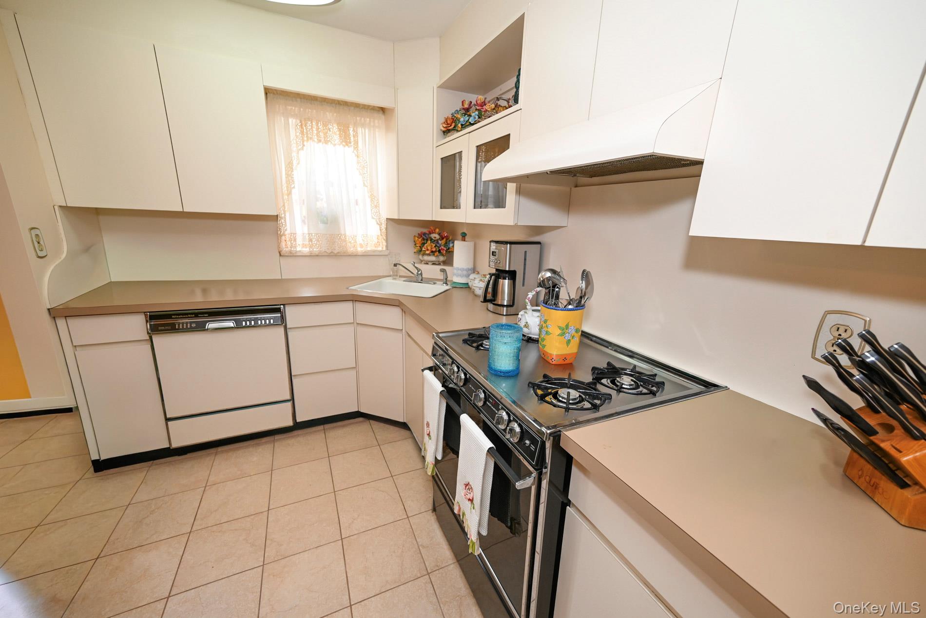 #5 photo, 7112 71st Place, クイーンズ区 Glendale , NY 11385