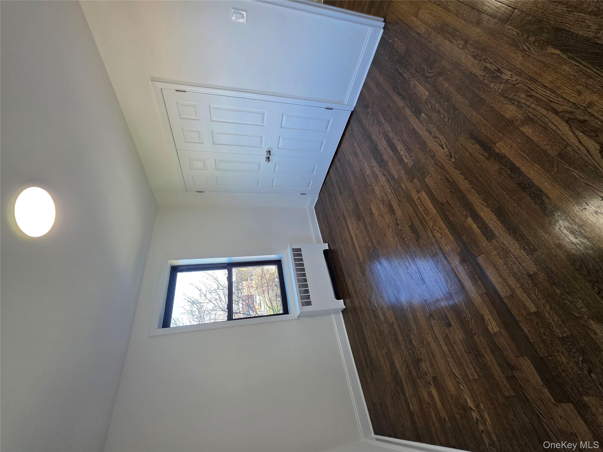 #11 photo, 22-10 80th Street, クイーンズ区 East Elmhurst , NY 11370