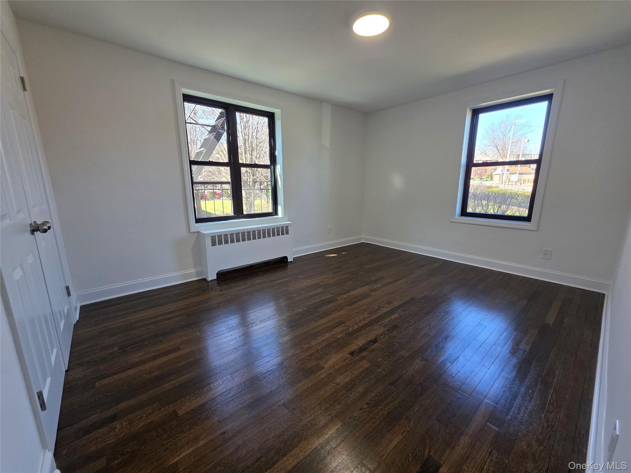 #14 photo, 22-10 80th Street, クイーンズ区 East Elmhurst , NY 11370