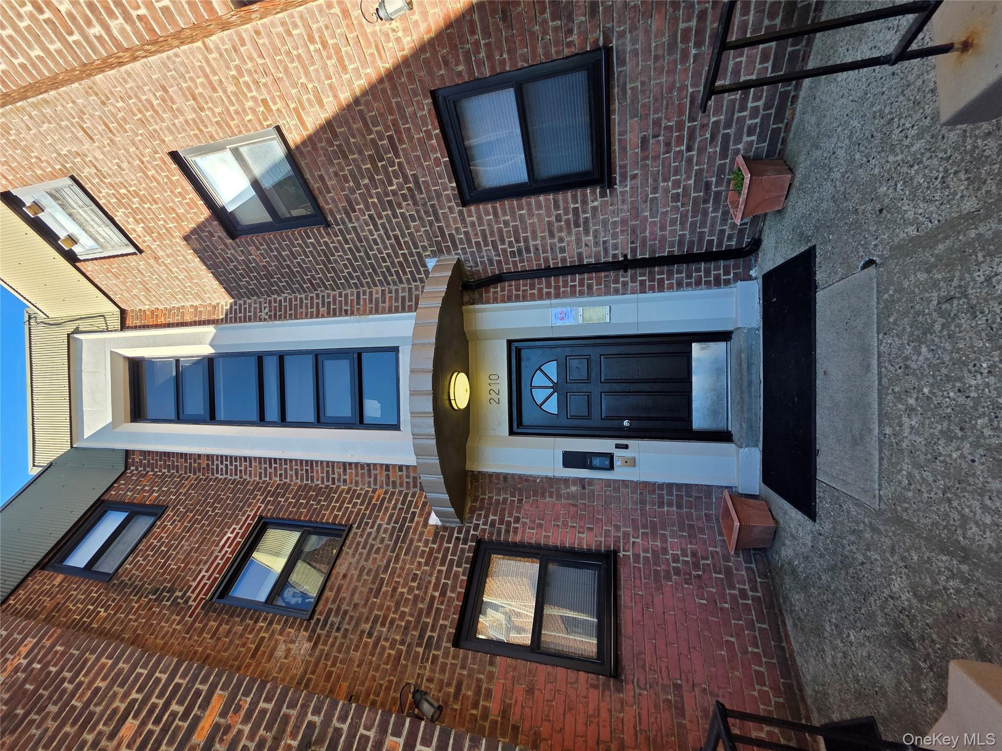 #16 photo, 22-10 80th Street, クイーンズ区 East Elmhurst , NY 11370