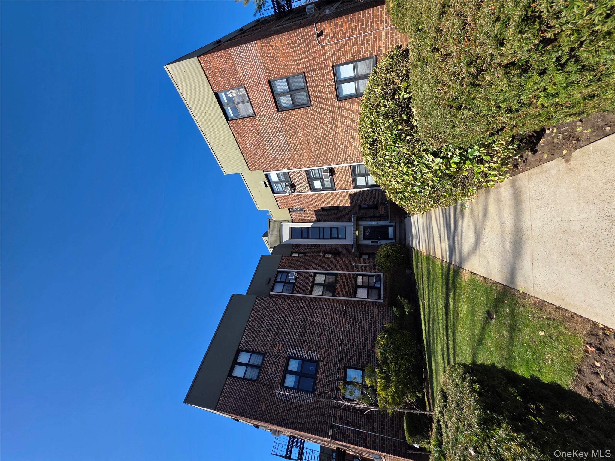 #17 photo, 22-10 80th Street, クイーンズ区 East Elmhurst , NY 11370