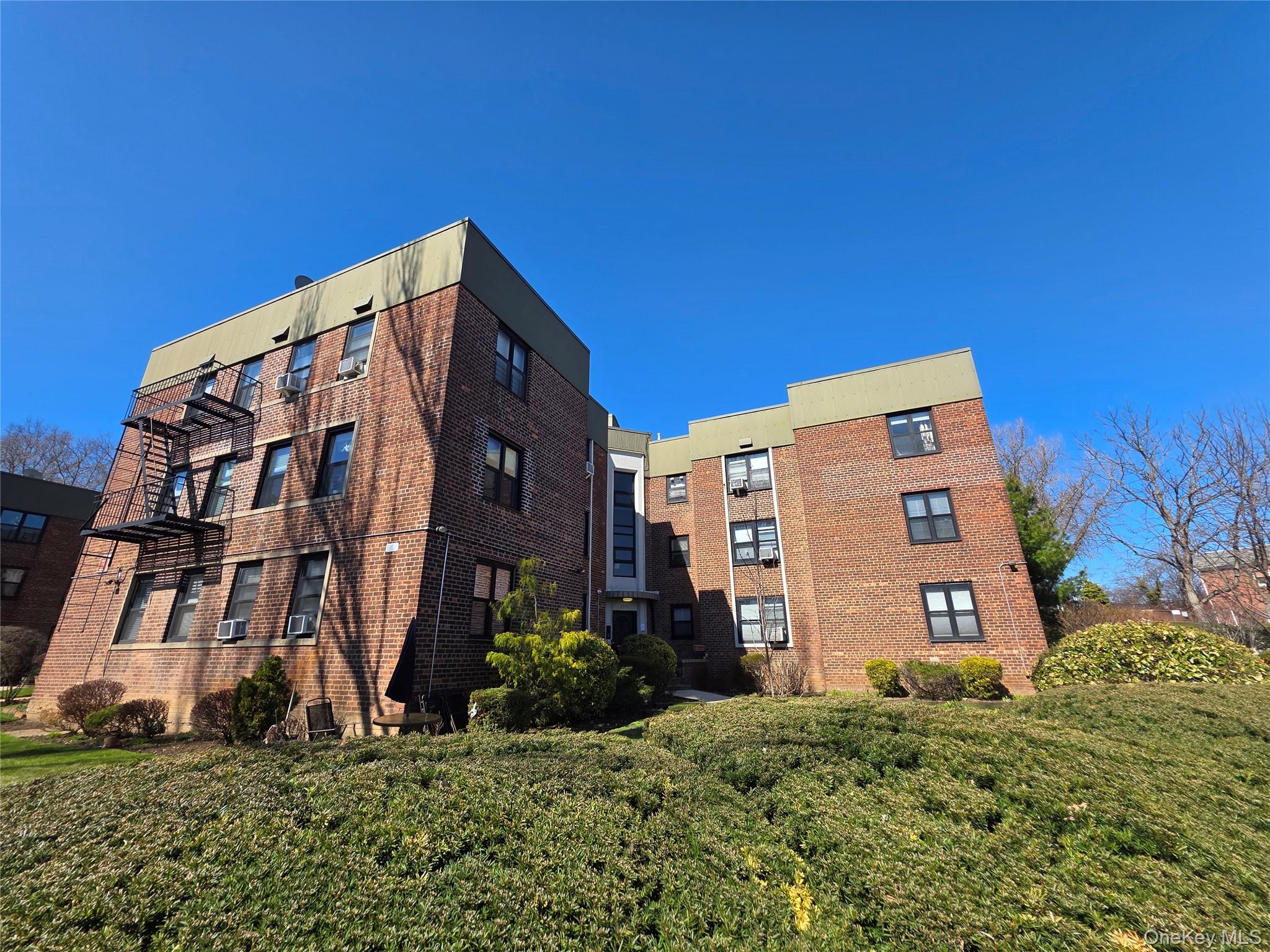 #18 photo, 22-10 80th Street, クイーンズ区 East Elmhurst , NY 11370