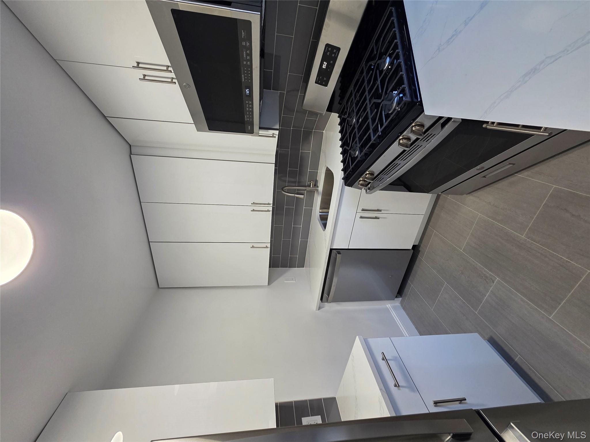 #7 photo, 22-10 80th Street, クイーンズ区 East Elmhurst , NY 11370