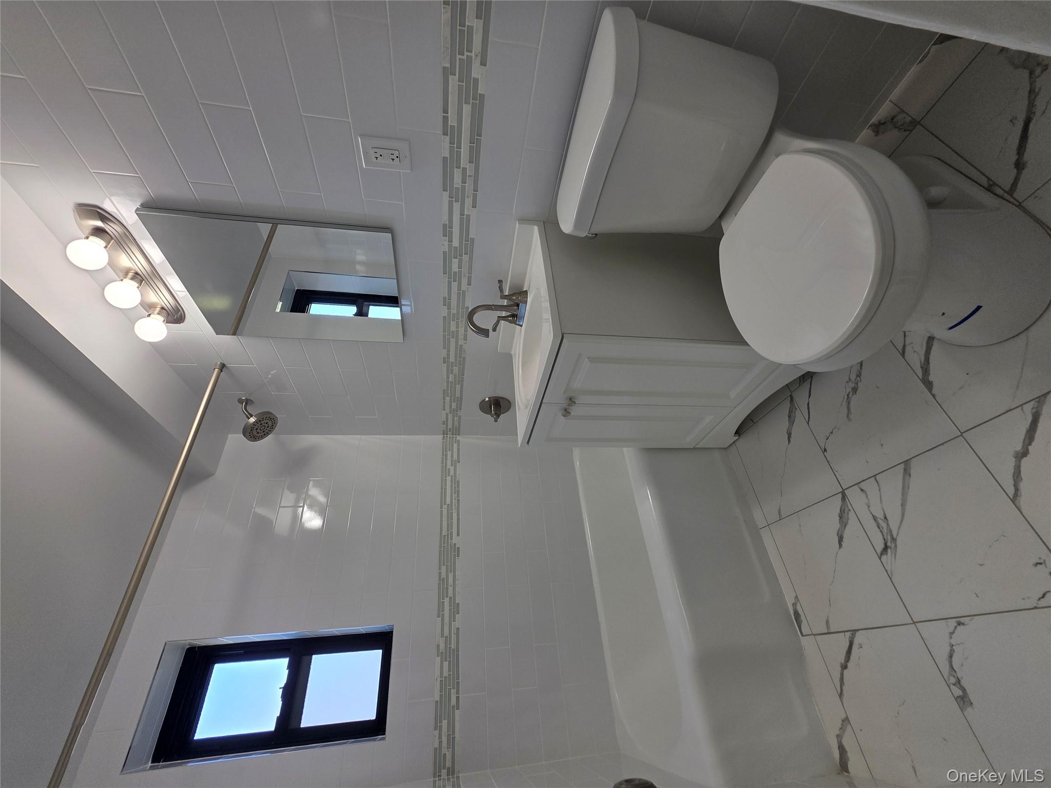 #9 photo, 22-10 80th Street, クイーンズ区 East Elmhurst , NY 11370