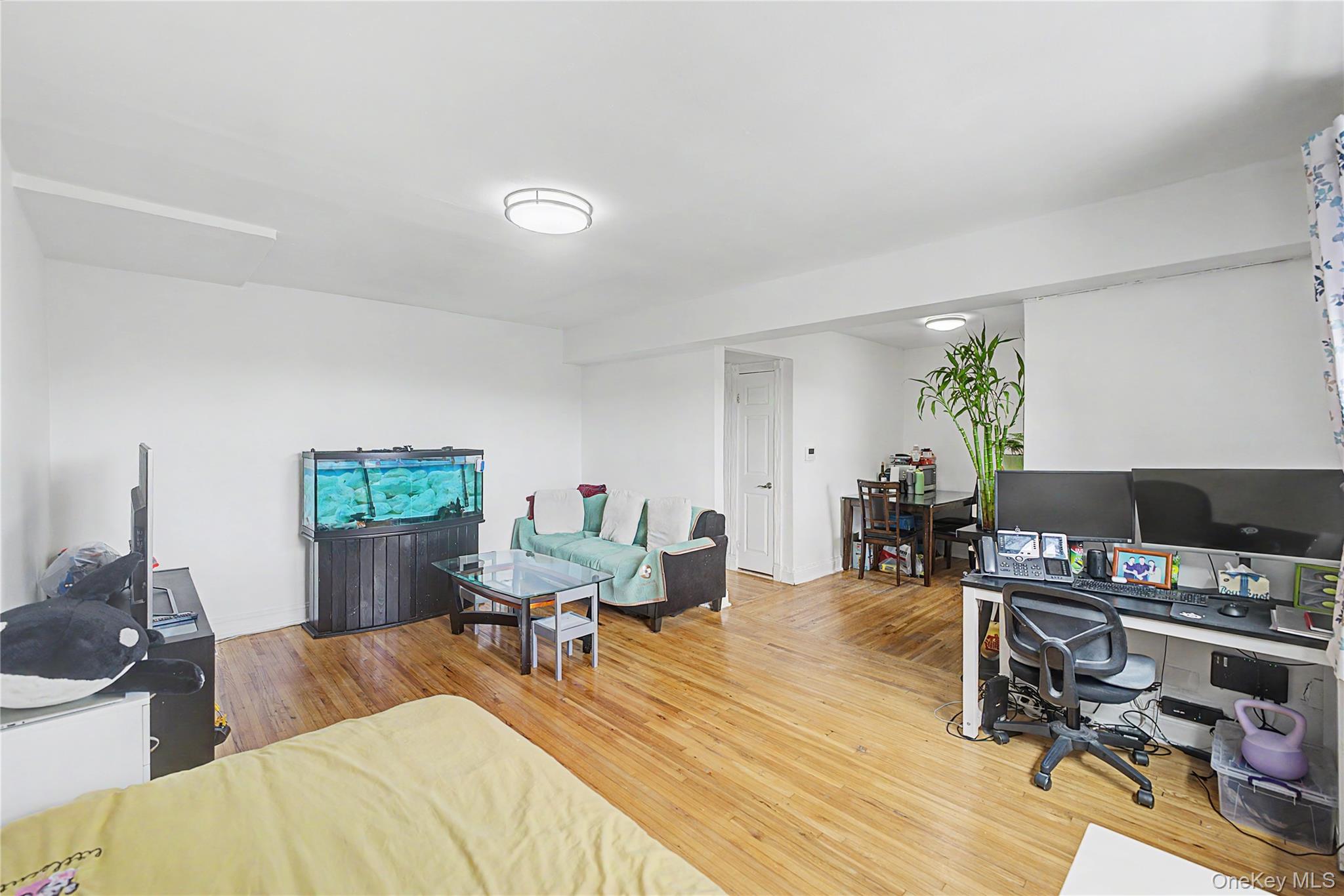 #1 photo, 7345 210th Street, クイーンズ区 Oakland Gardens , NY 11364