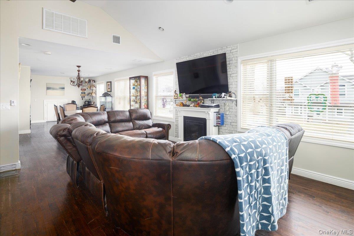 #19 photo, 35 Carnation Road, ナッソー郡 Levittown , NY 11756