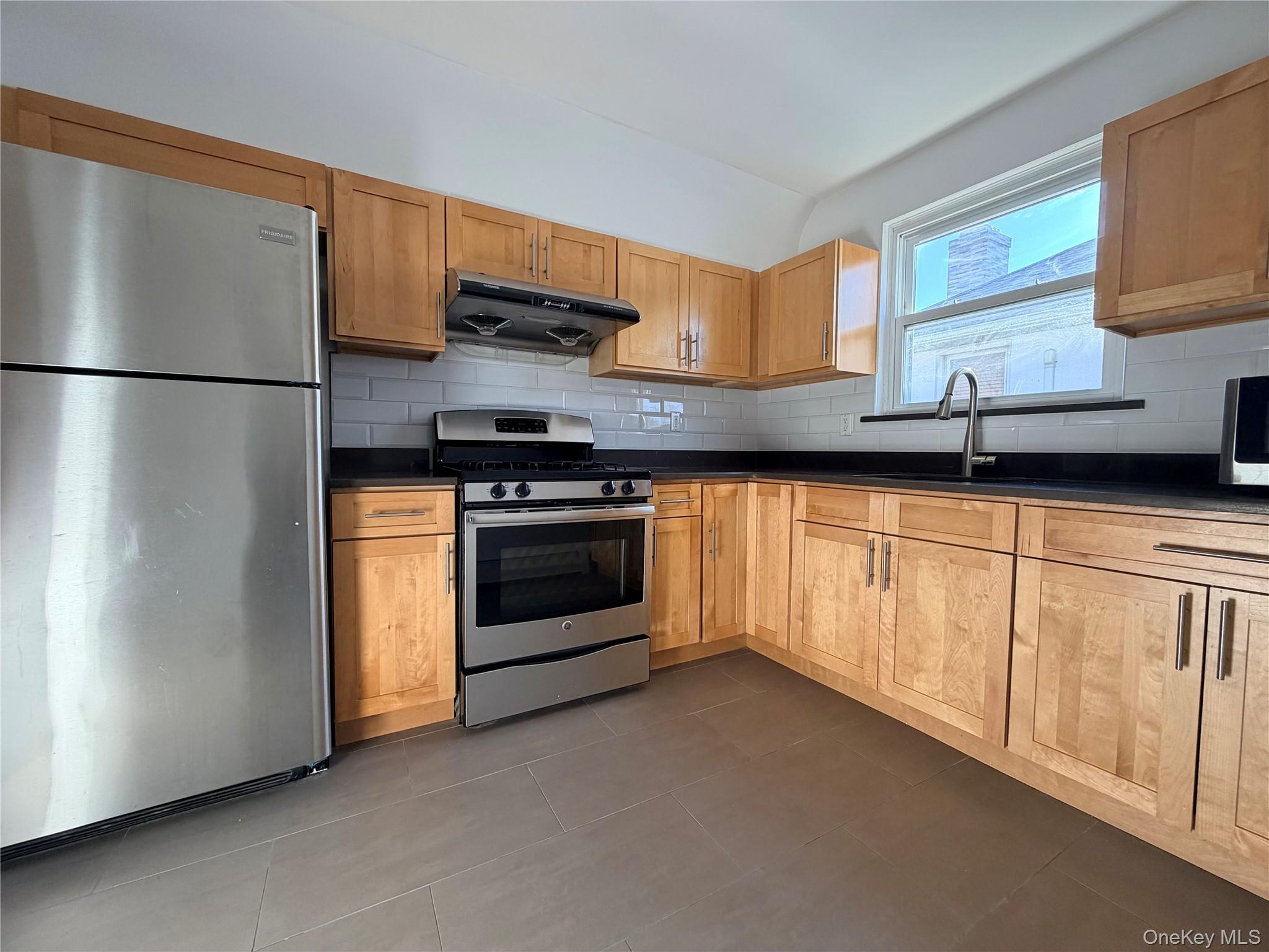 #1 photo, 210-10 56th Avenue, クイーンズ区 Bayside , NY 11364