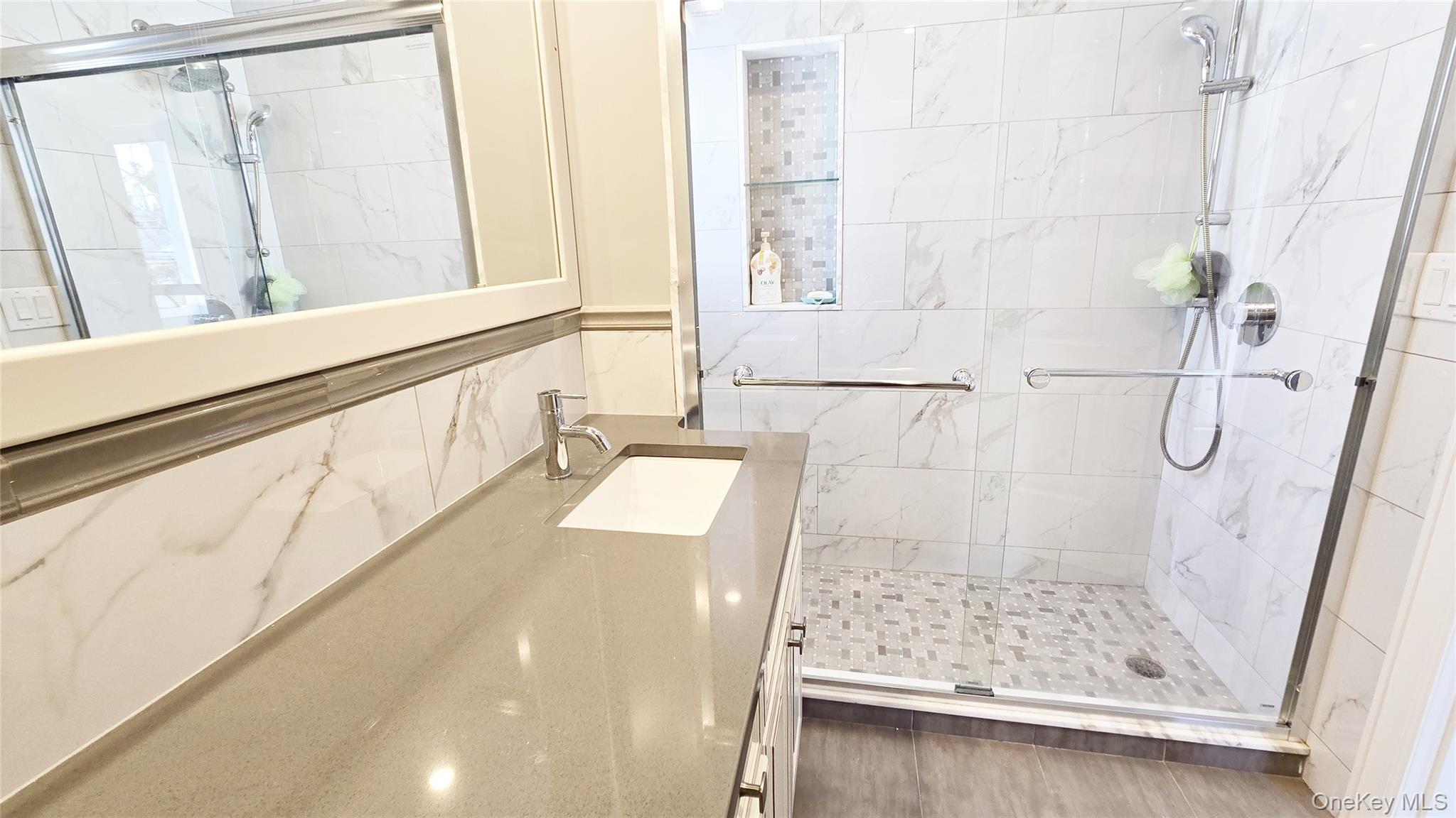 #15 photo, 37-17 221st Street, कुईंस Bayside , NY 11361