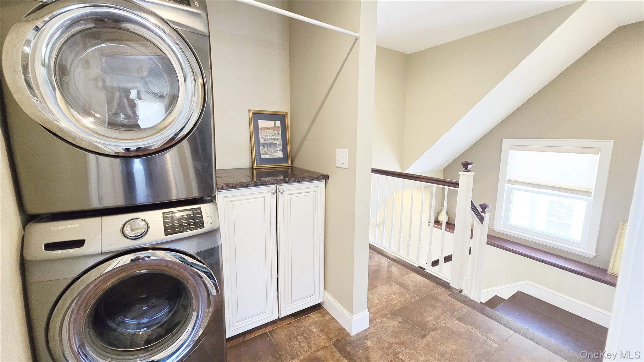 #16 photo, 37-17 221st Street, कुईंस Bayside , NY 11361