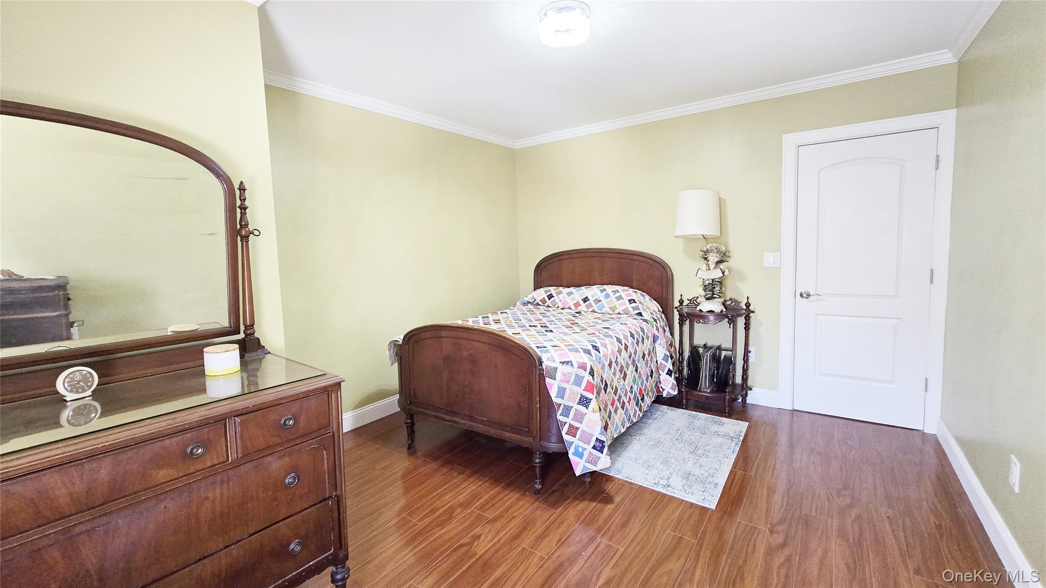 #17 photo, 37-17 221st Street, कुईंस Bayside , NY 11361