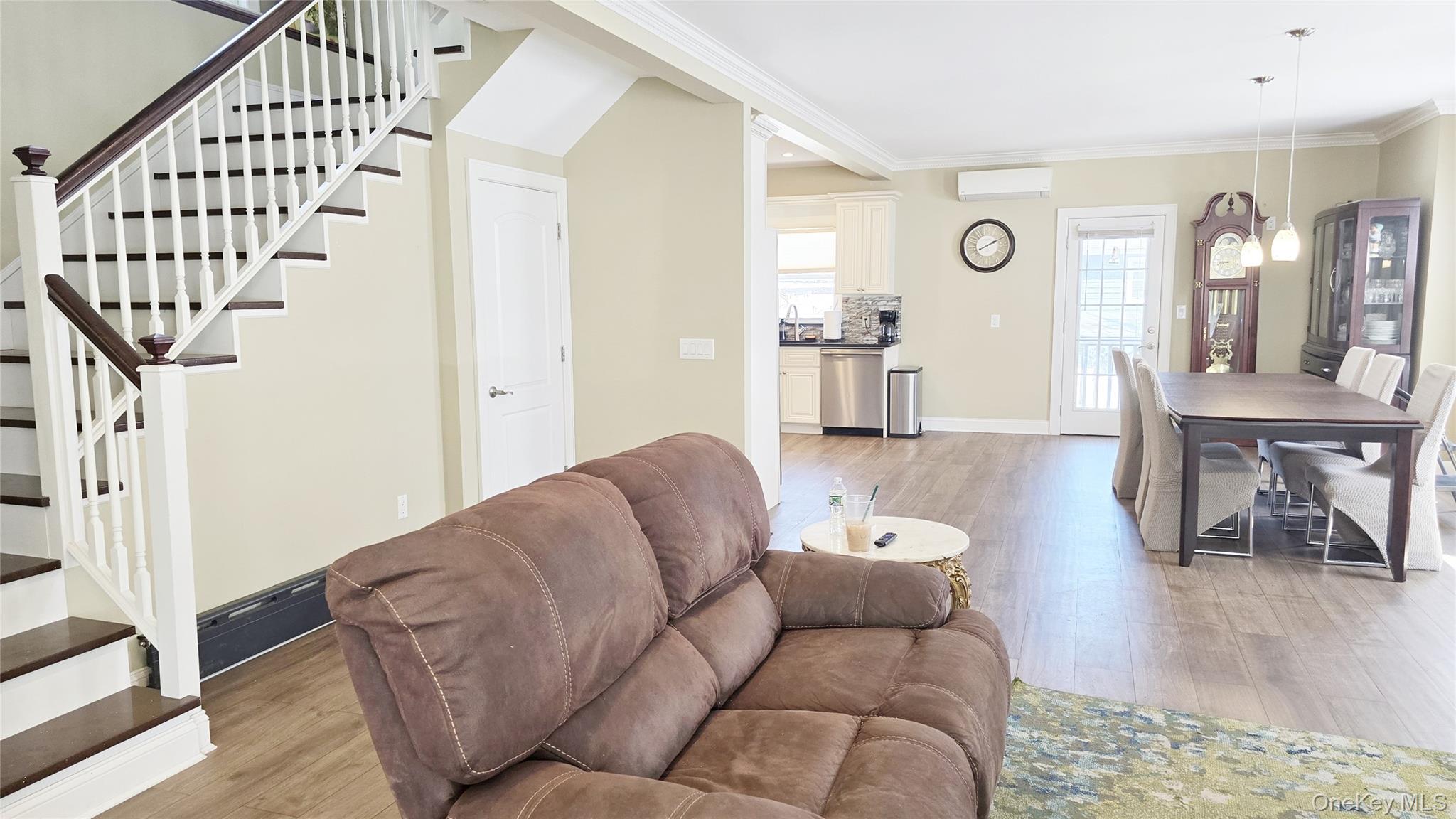 #5 photo, 37-17 221st Street, कुईंस Bayside , NY 11361