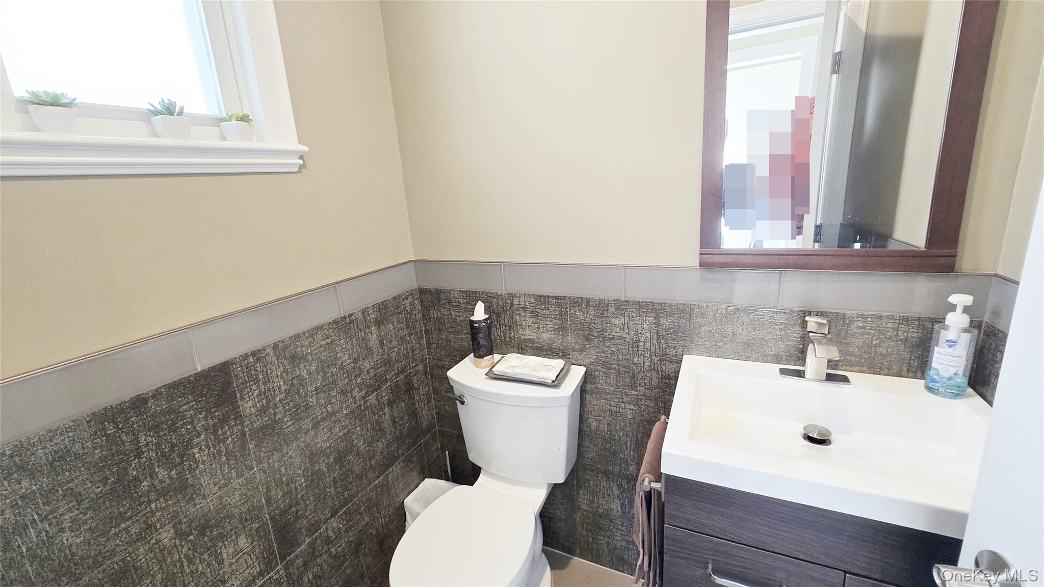 #7 photo, 37-17 221st Street, कुईंस Bayside , NY 11361