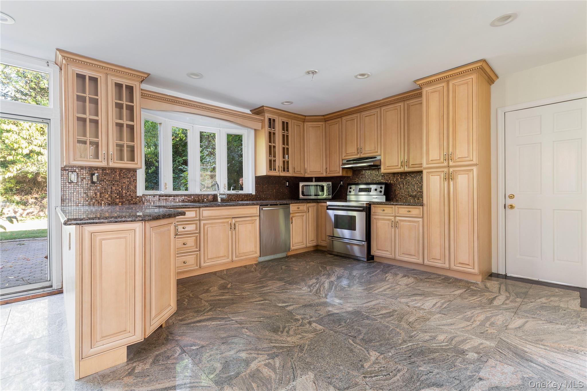 #7 photo, 7157 Douglaston Parkway, クイーンズ区 Little Neck , NY 11362