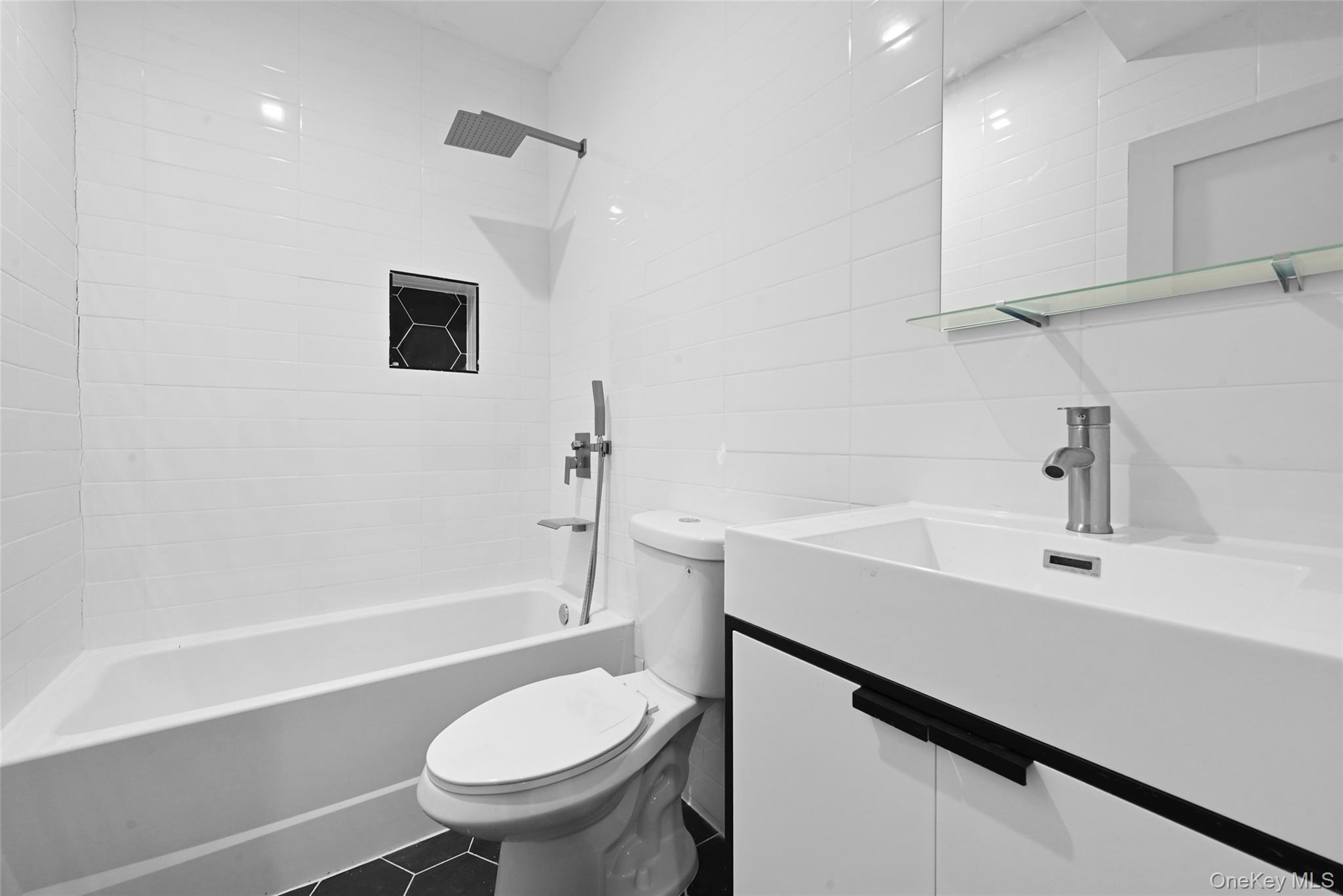 #19 photo, 38-40 215th Street, Bayside , NY 11361