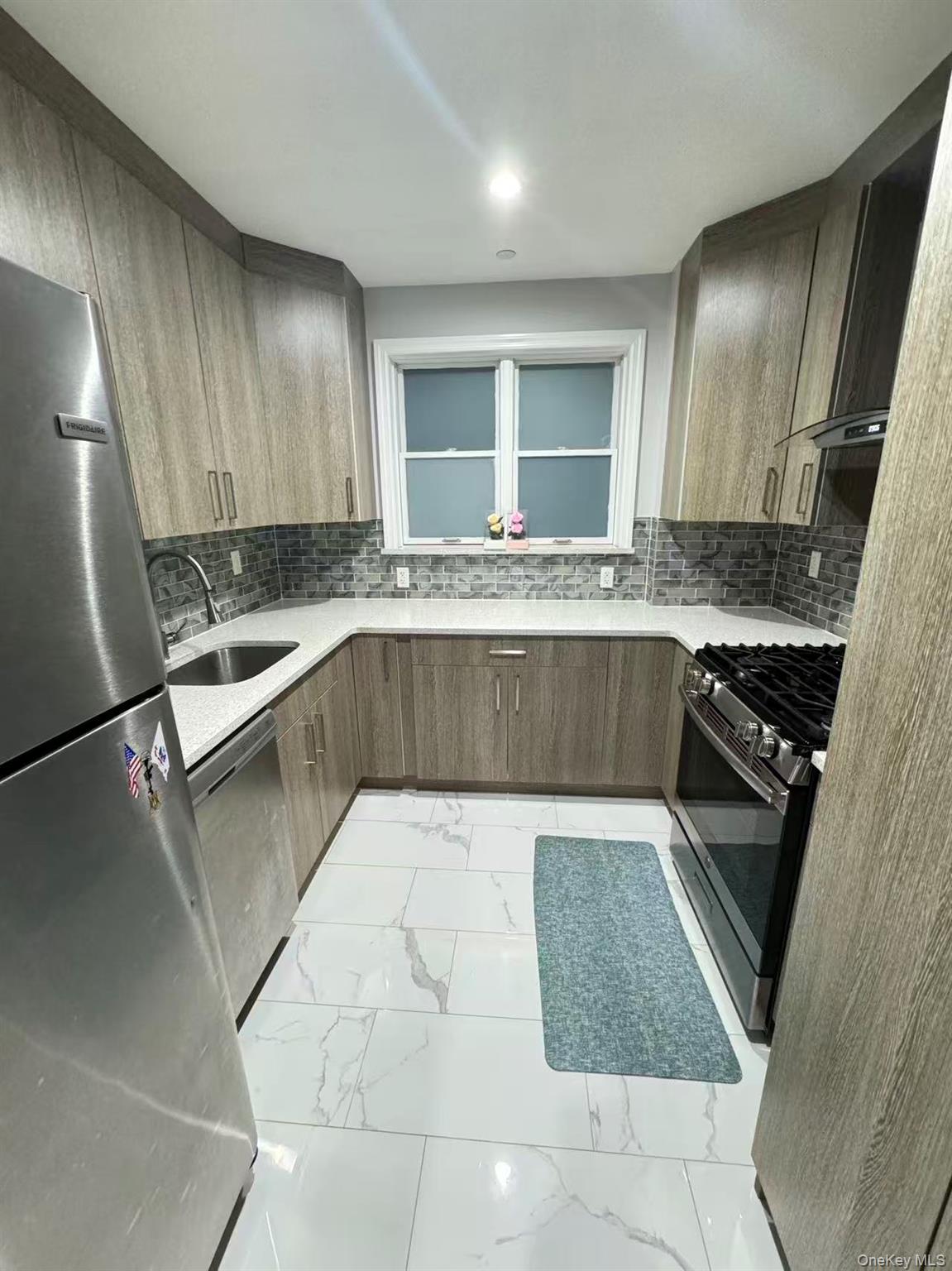 #4 photo, 31-12 38TH Avenue, Long Island City , NY 11101