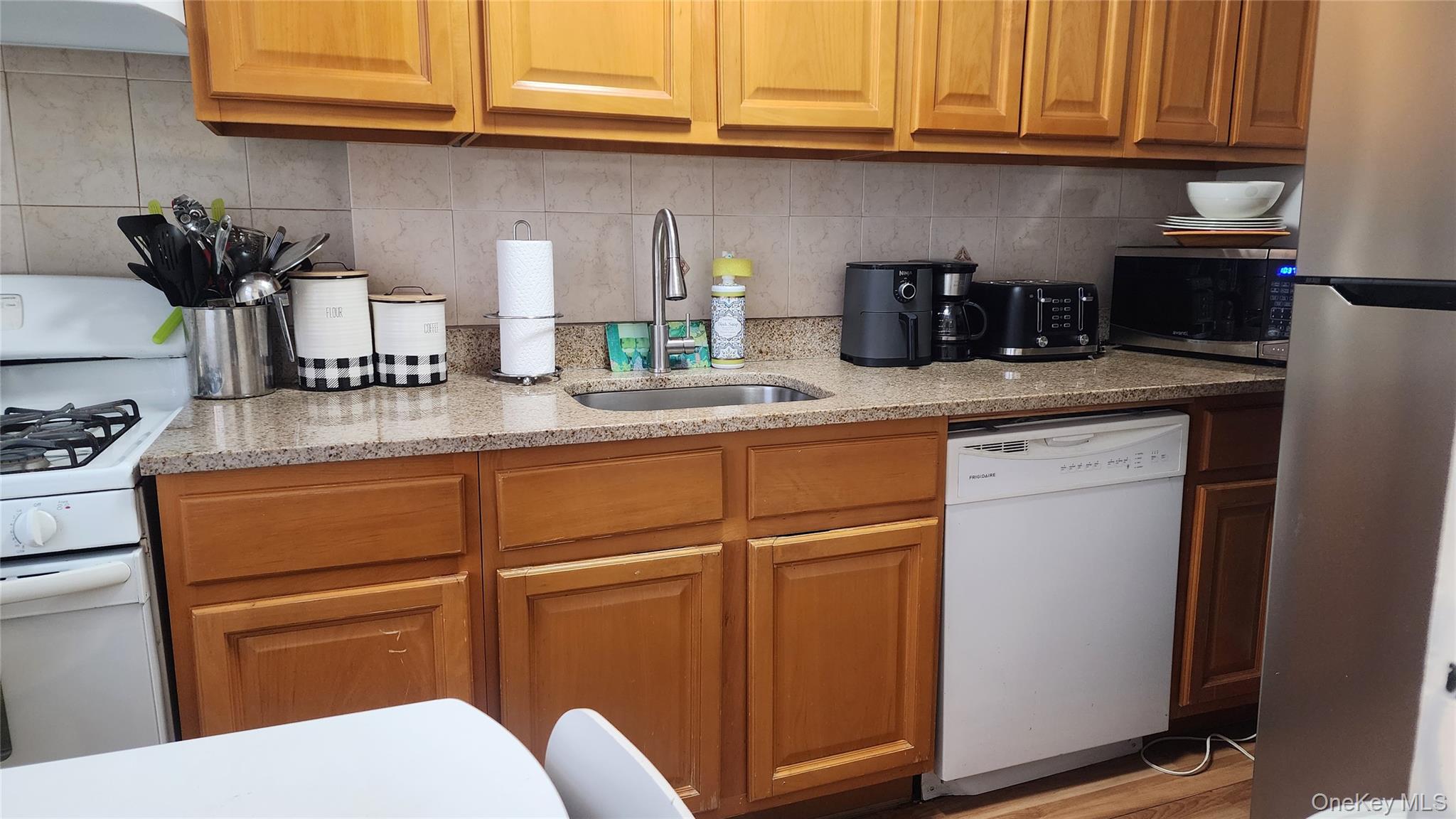 #2 photo, 6733 223rd Place, クイーンズ区 Bayside , NY 11364