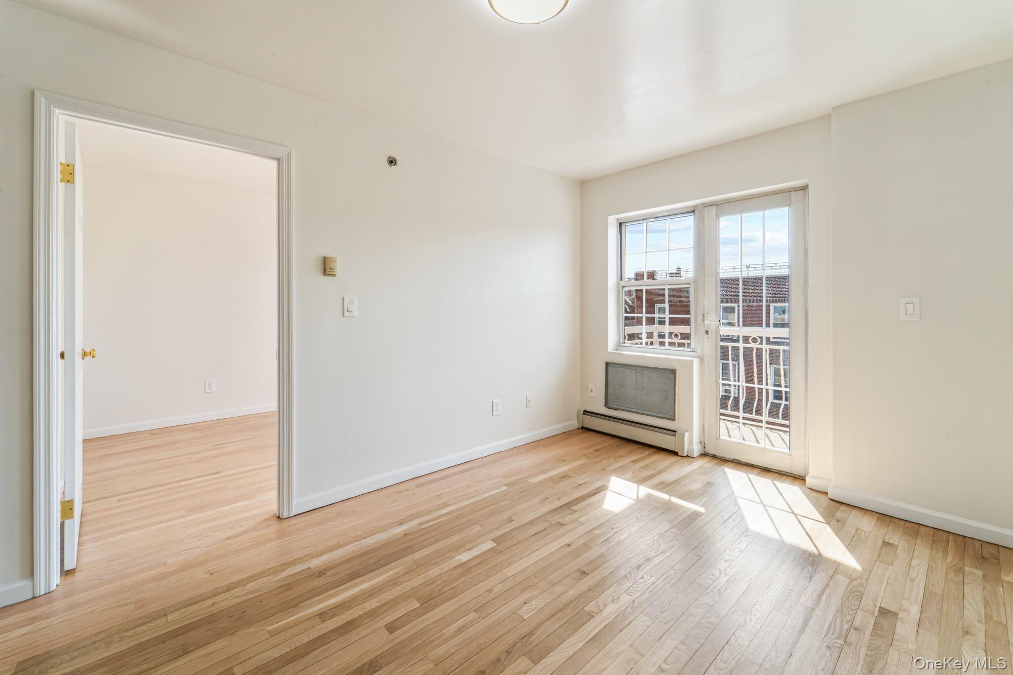 #7 photo, 4135 67th Street, クイーンズ区 Woodside , NY 11377