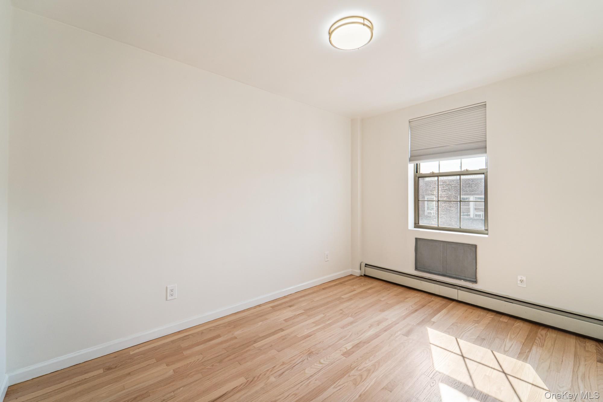 #9 photo, 4135 67th Street, クイーンズ区 Woodside , NY 11377