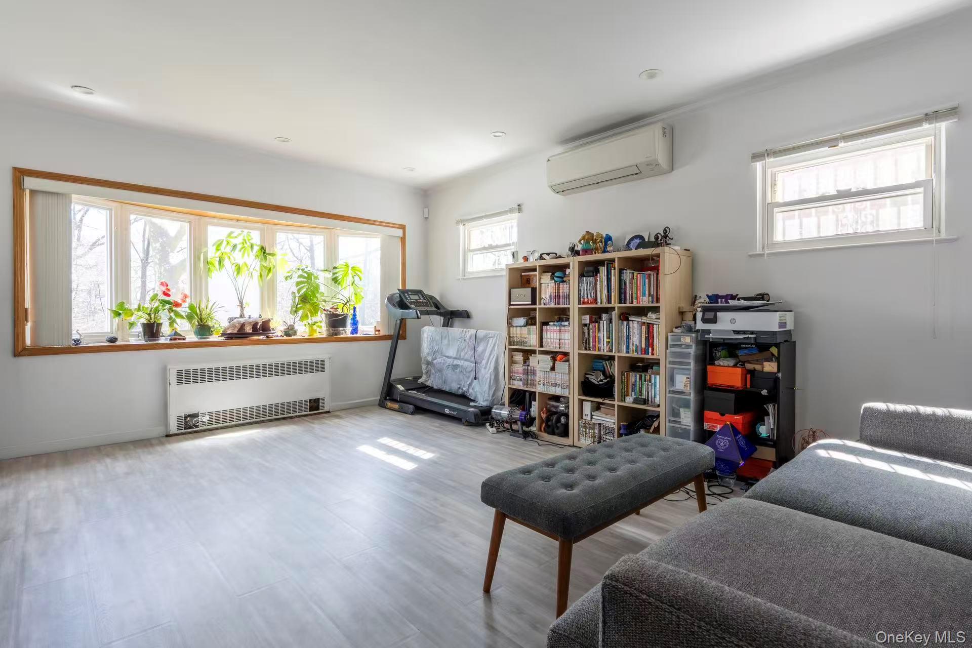 #3 photo, 5312 Clearview Expressway, クイーンズ区 Oakland Gardens , NY 11364