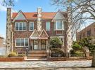 64-39 83rd Street 中村 Middle Village, NY