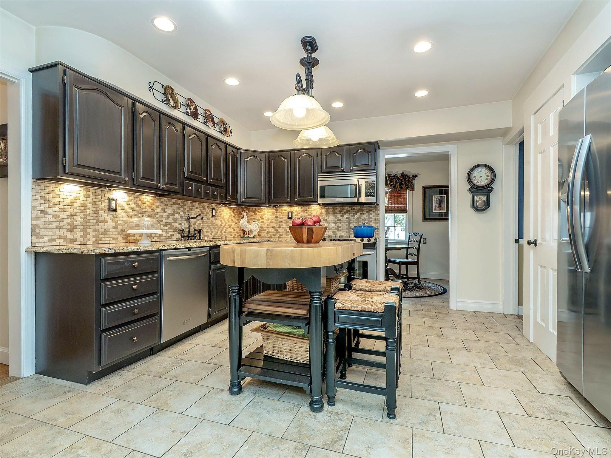 #10 photo, 3 Duke Place, Glen Cove , NY 11542