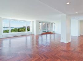 240 Riverside Boulevard #10-AT 房源照片 1