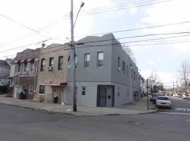99-02 212th Street 房源照片 1